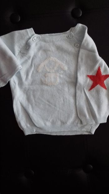 Pull en laine obaibi petit chien blanc étoiles rouges coudes 6 mois
