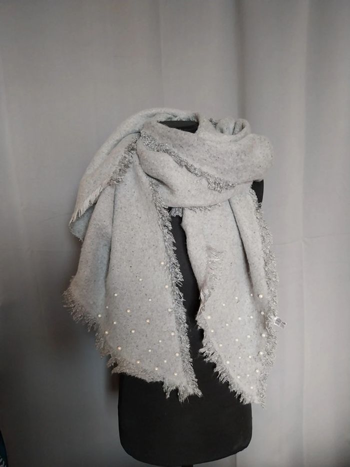 Écharpe grise perlé