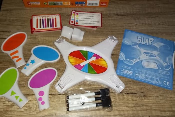 Jeu slap de chez goliath à partir de 8 ans 
2 feutres on sèché sinon très bon état - photo numéro 3