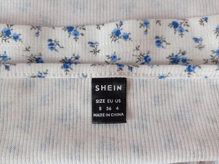TOP SHEIN Blanc Fleurs Bleues. - photo numéro 4