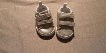 Basquettes dorées bébé