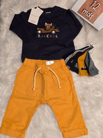 NEUFS (non portés) 🏷😍🤩💙👌superbe ensemble  teeshirt,  pantalon et chaussettes 12 mois garçon 😍🤩💙