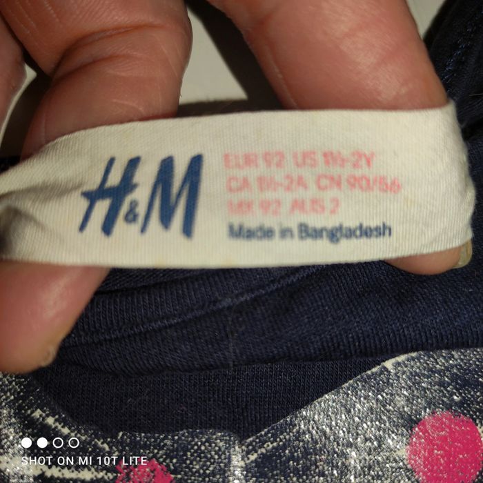 T-shirt bleu marine motif nœud papillon H& M baby - photo numéro 2