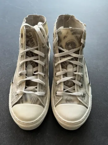 Converse blanche