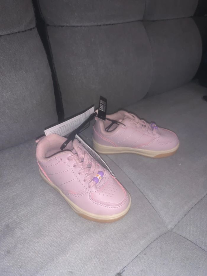 Chaussures neuves fille pointure 22 - photo numéro 2