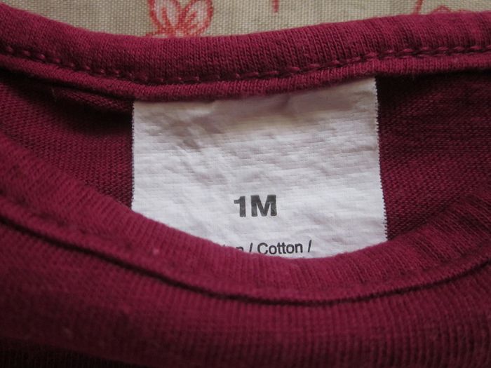 T-Shirt manches longues bordeaux 1 mois - photo numéro 3