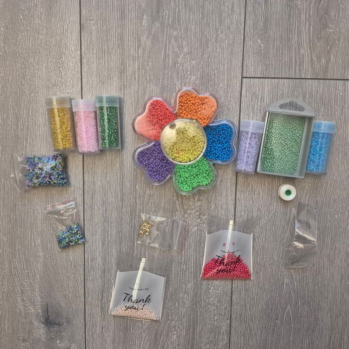 Lot de perles multicolore + 1 aiguille + lot de fermoir+ fils