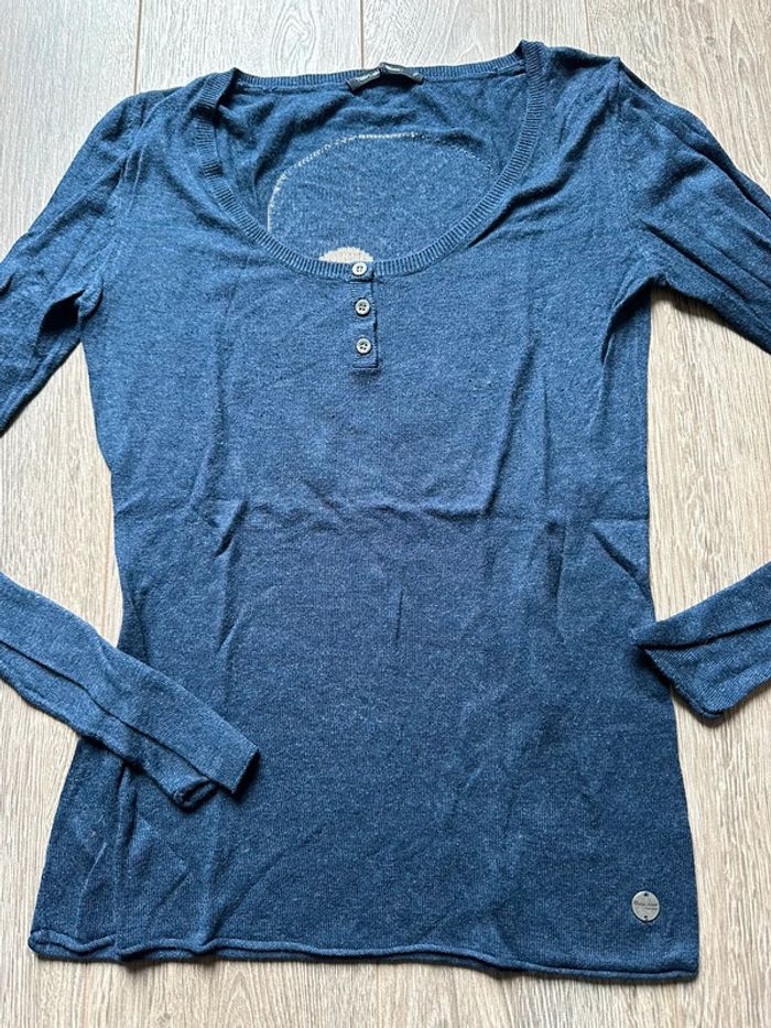 Pull fin Teddy Smith