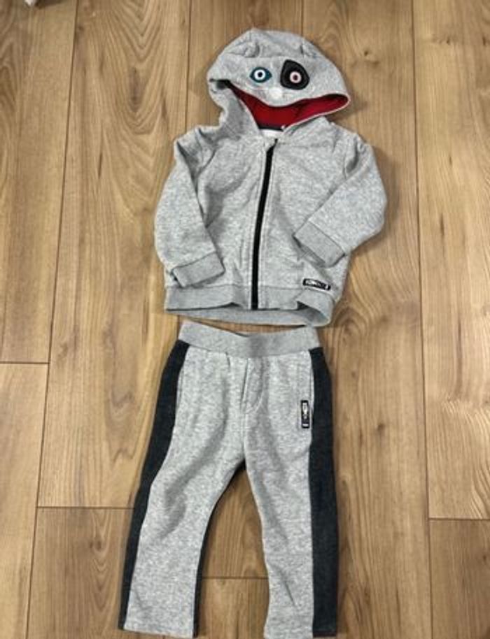 Ensemble ikks 18 mois gilet et jogging