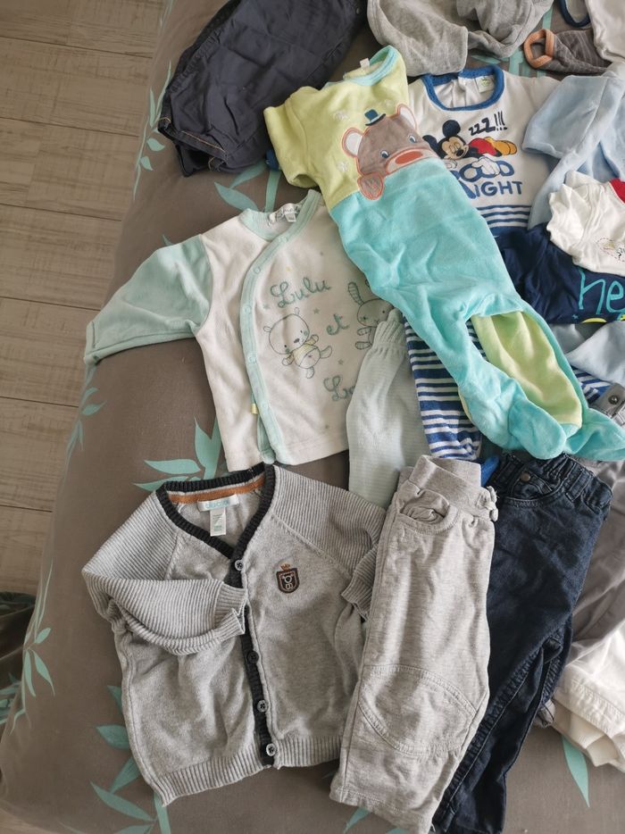 Lot de 47 vêtements bébé 6 mois - photo numéro 2