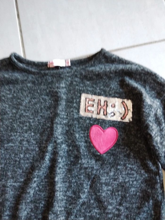 Pull neuf juste lavé taille 5 ans - photo numéro 2