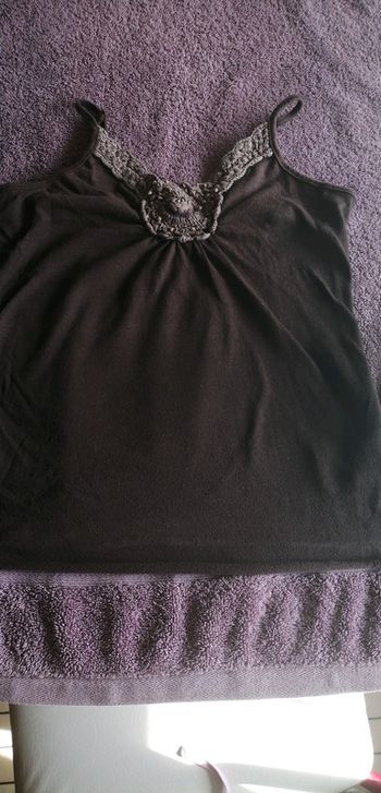 Top. À bretelles marron