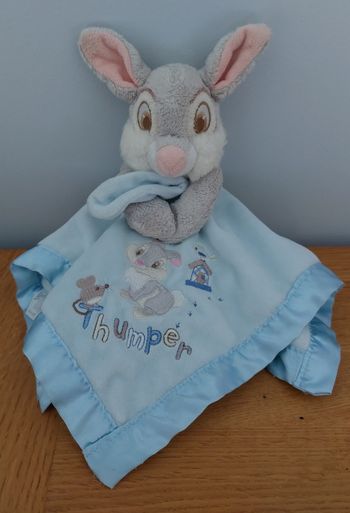 Doudou plat pan pan lapin bleu Disney Store