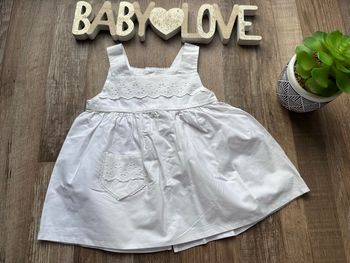 - Robe               - 6 mois - Très bon état