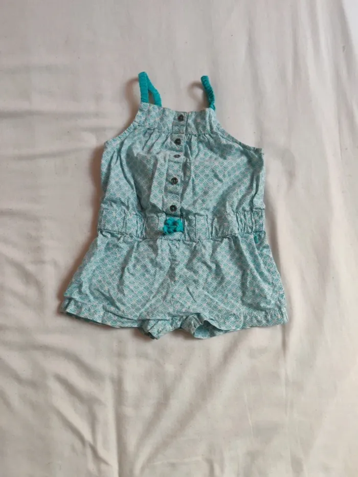 Combishort Obaïbi verte et blanche légère et fluide taille 18m/80cm