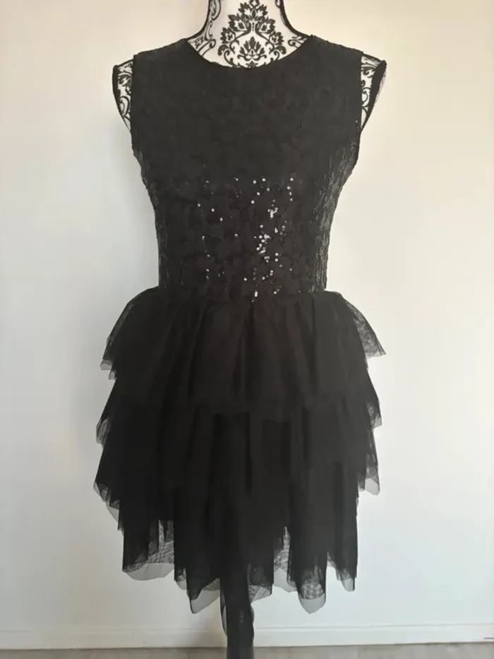 Petite robe de soirée noire en sequins et tulle 36