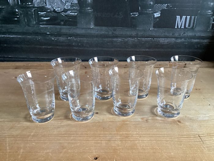 8 verres à eau