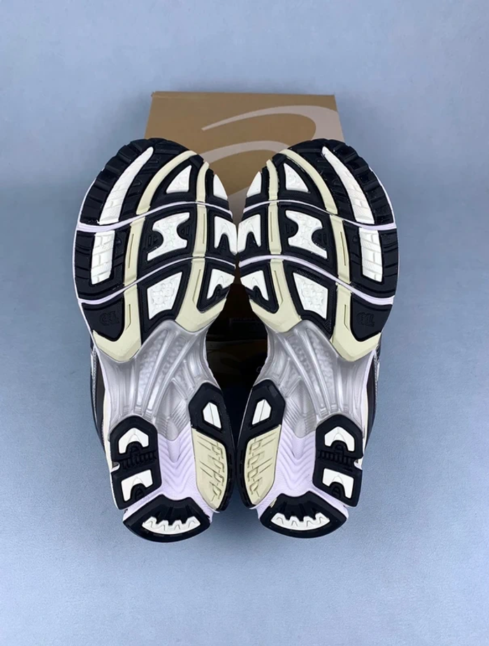 ASICS Gel-Kayano 14  Crème Noire  42 - photo numéro 5