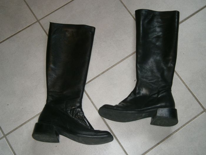 Bottes hautes en cuir noir P38