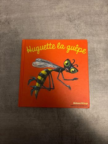 Livre les drôles de petites bêtes, Huguette, la guêpe