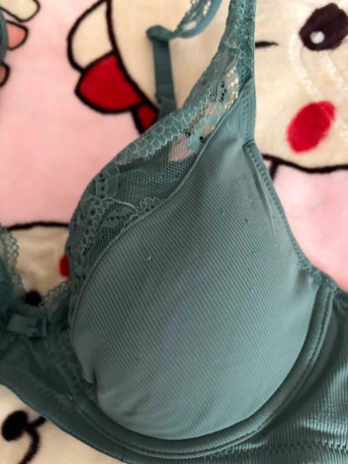 Soutien gorge vert - photo numéro 4