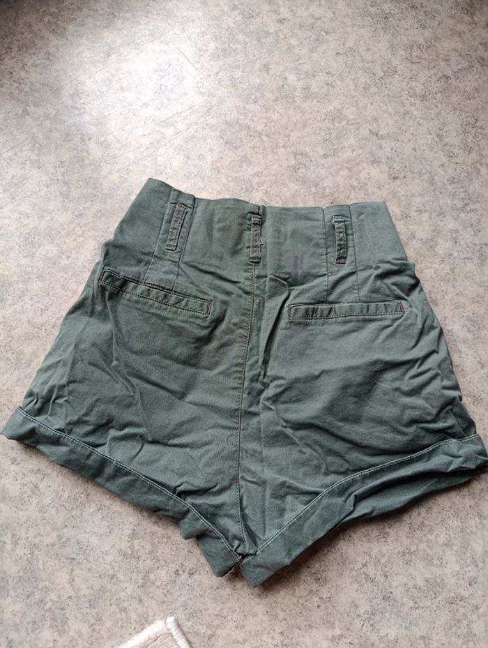 Short kaki H&M - photo numéro 3