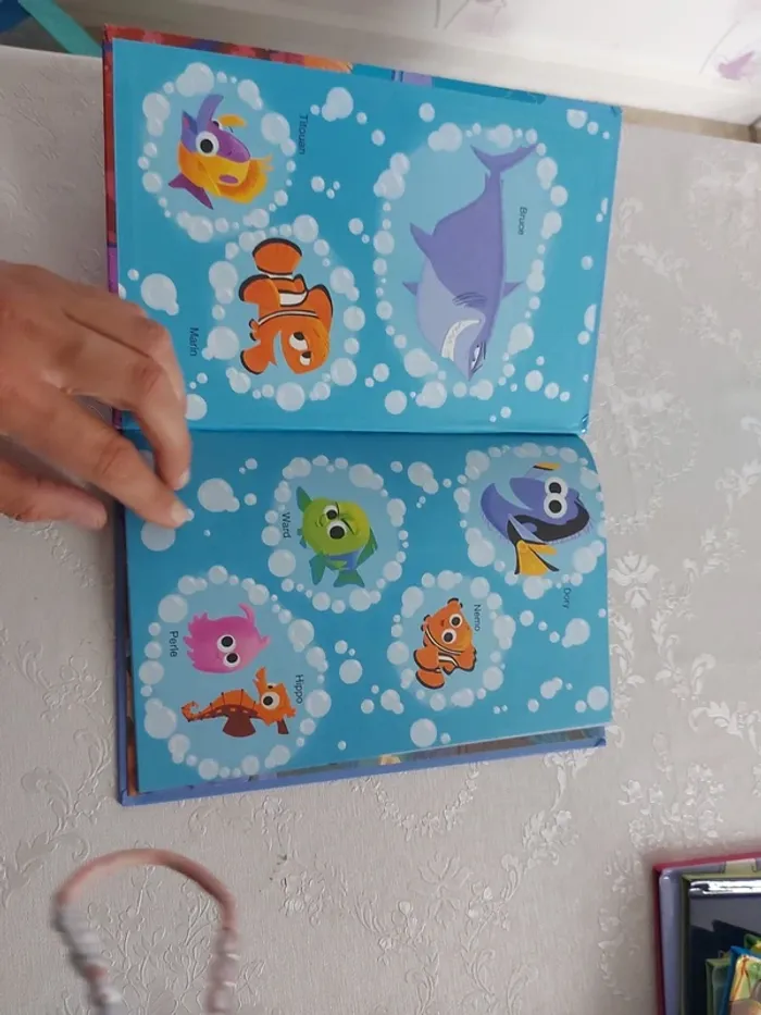 Livre Disney Le monde de Nemo Drôles de requin - photo numéro 2