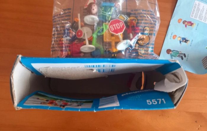 Playmobil city life 5571 agent de sécurité routière avec enfants - photo numéro 3