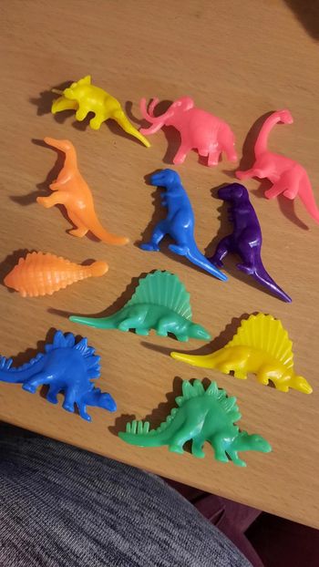 Lot 11 dinos