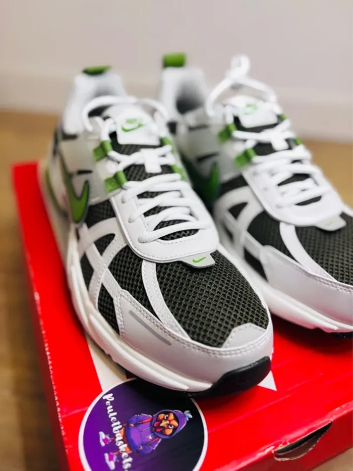 Nike V2K run Séquoia Chlorophyll Taille 44.5 - photo numéro 3