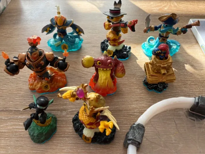 Lot de 8 figurines skylanders swap force + jeu wii - photo numéro 2