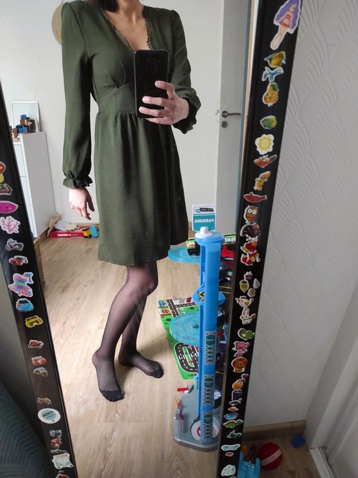 Robe 👗 kaki dentelle décolleté taille S - photo numéro 4