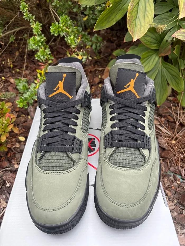Jordan 4 Undefeated - Taille 43 - - photo numéro 2