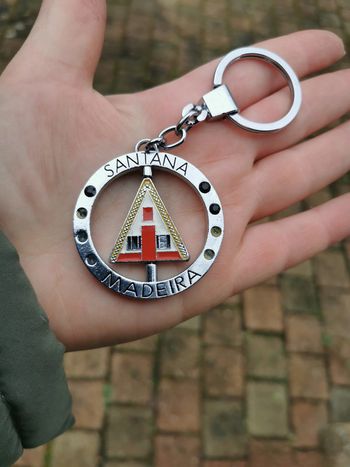 Porte-clés Santana Madeira en métal argenté