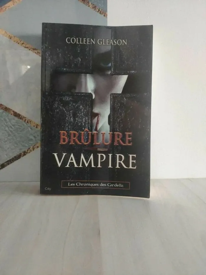 Livre grand format Brûlure vampire Chroniques Gardella tome 4 Gleason
