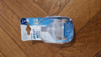 2 tétines Avent Classic+ anticoliques 6M