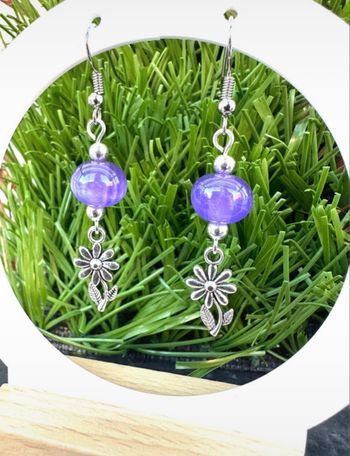Boucles d’oreilles fleur marguerite et perle mauve