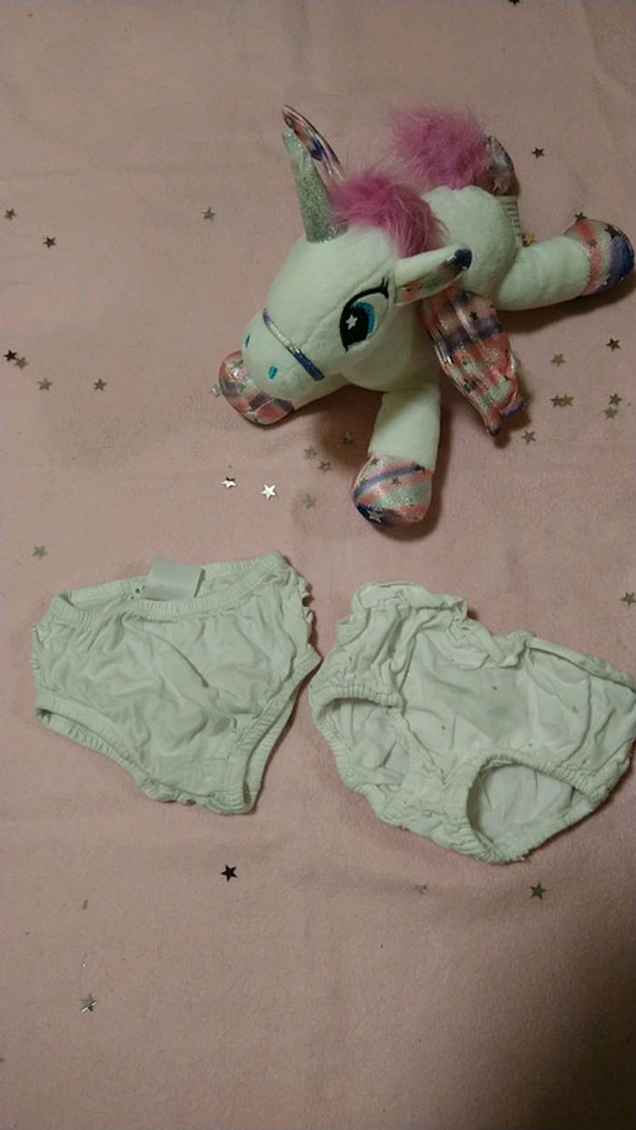 Lot de deux culottes taille 3 mois en très bon état