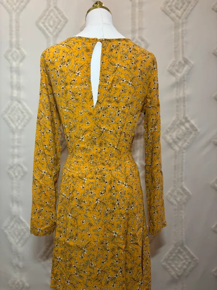 Robe jaune fleurie H&M – Taille 34 – cottage cute Stockholm - photo numéro 4
