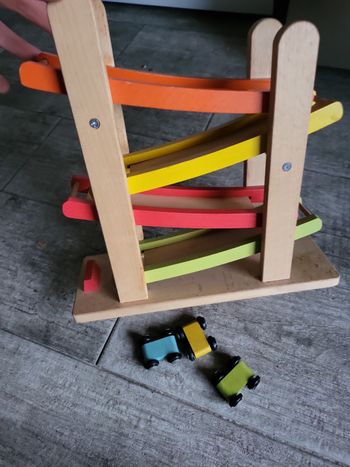 Rampe de course  avec voiture en bois 
