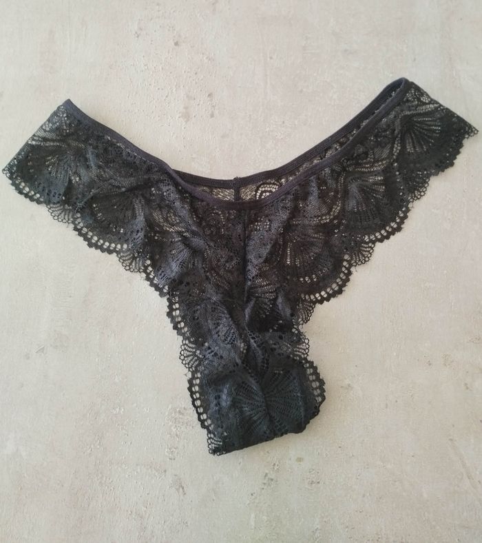 Culotte noir en dentelle