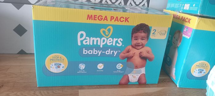 Lot Couches pampers taille 2