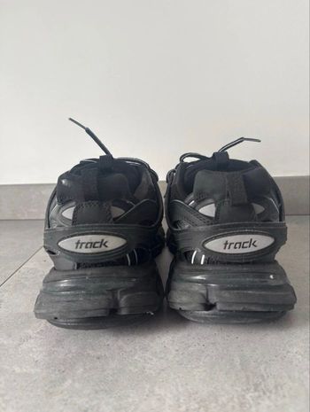 Balanciaga  track 90€ 