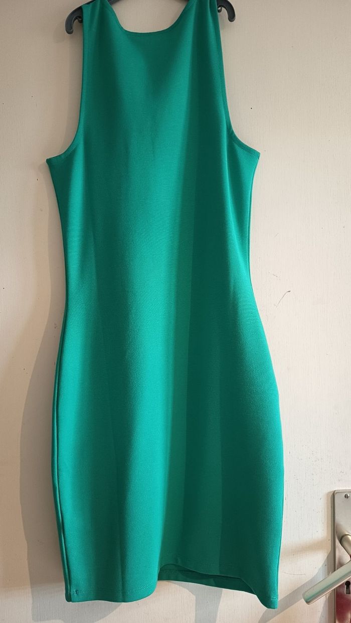 Robe verte moulante - photo numéro 3