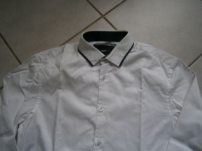 Chemise blanche liseré marine CELIO Taille S (37/38) - photo numéro 2