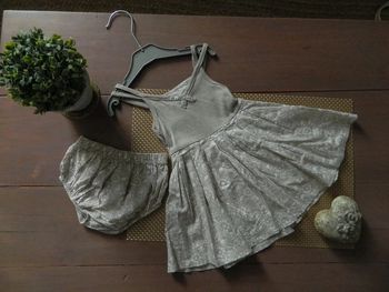 Robe d'été  + culotte T 6 mois "3 Suisses"
