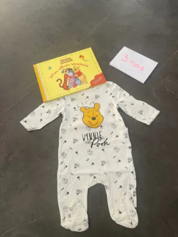 Pyjamas et livre