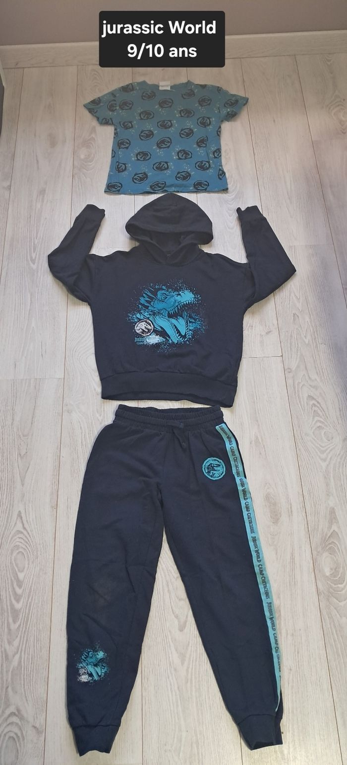 Survêtement jurassic World 9/10 ans