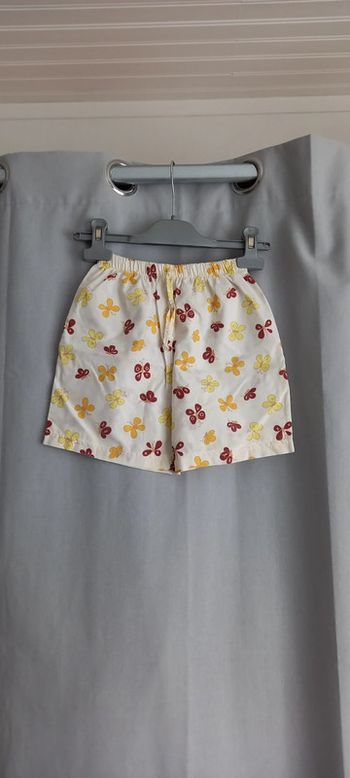 Short 23 mois motifs papillons jaune vert bordeaux blanc