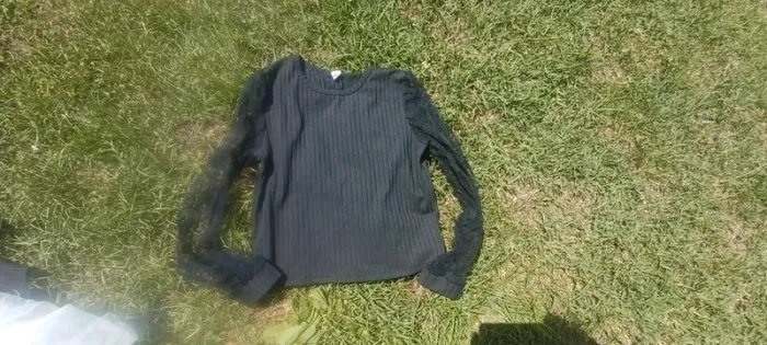 Haut noir manche transparente fille taille 11 12 ans